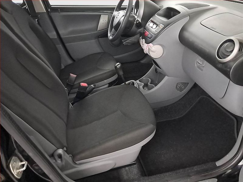 Toyota Aygo (2011) 1.0 VVT-i, po STK, dobrý stav - fotka 9 z 15