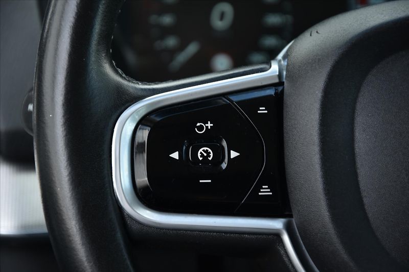 Volvo XC90 D5 AWD INSCRIPTION ČR - fotka 15 z 26