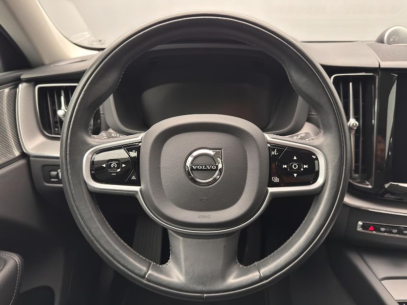 Volvo XC60 B4 AWD INSCRIPTION  - fotka 3 z 49