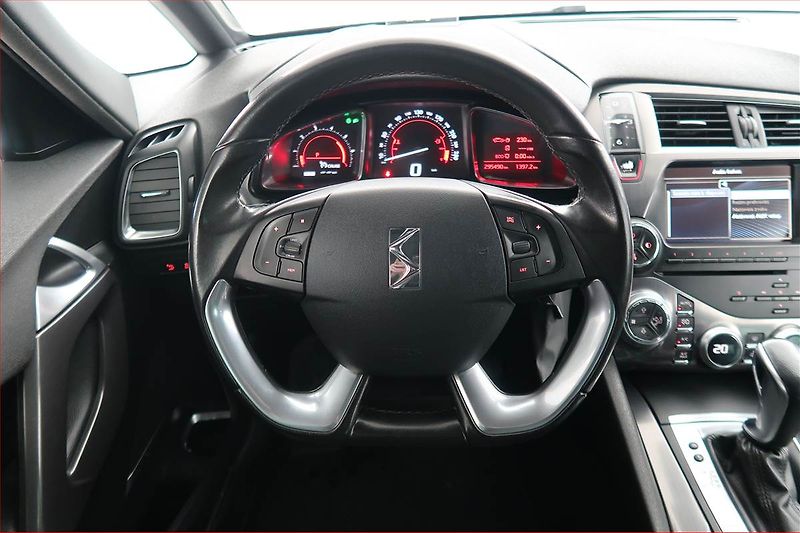 Citroën DS5 (2014) 2.0 BlueHDi, Automat, Navi - fotka 18 z 21