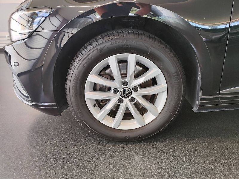 Volkswagen Passat Variant (2022) 2.0 TDI (110kW/150k) DSG, Busi - fotka 23 z 27