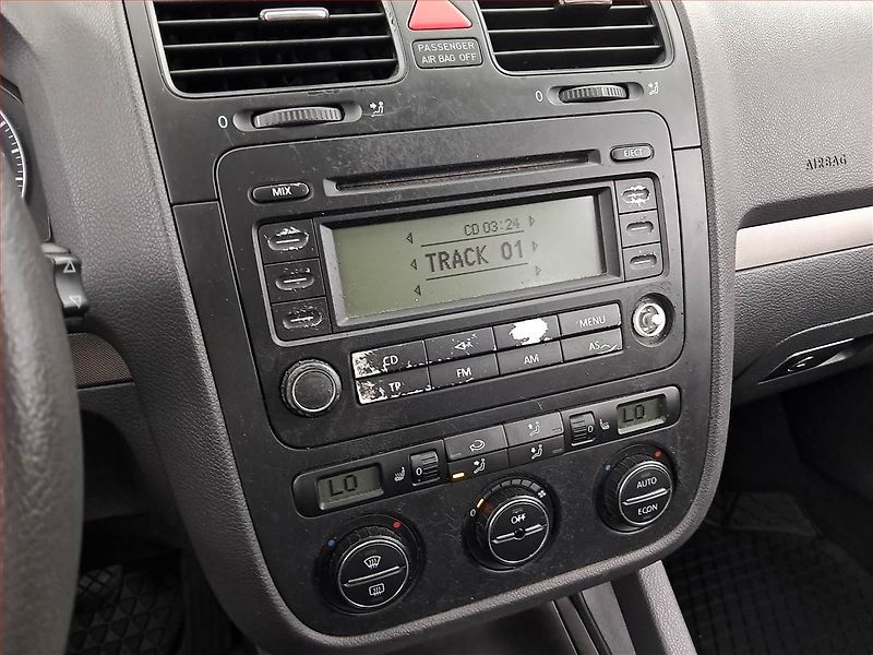Volkswagen Golf (2005) 1.6, po STK, Tažné, Klima - fotka 12 z 13