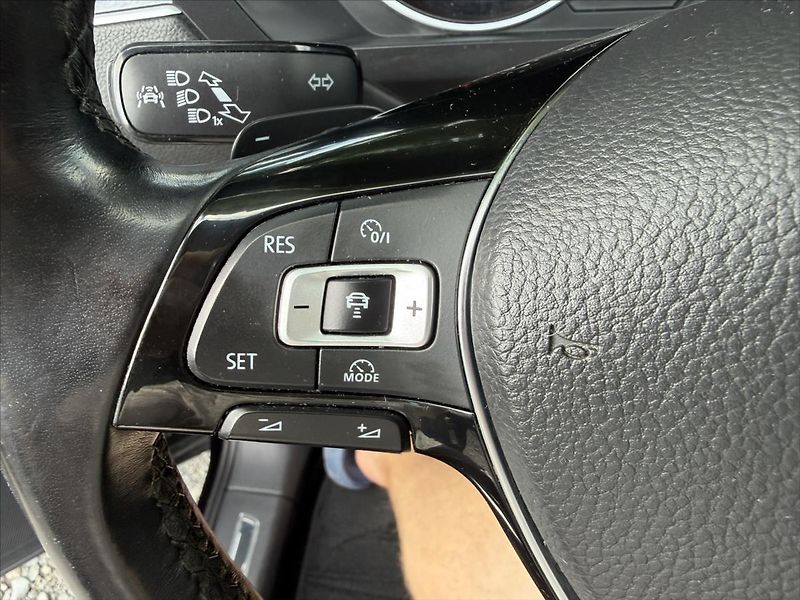 Volkswagen Tiguan 2,0 TDi DSG 4Motion  LED,ACC - fotka 26 z 50