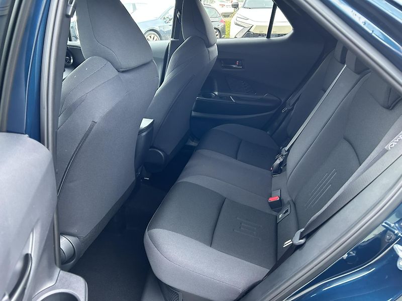 Toyota C-HR STYLE 1,8 HEV AT - fotka 8 z 14