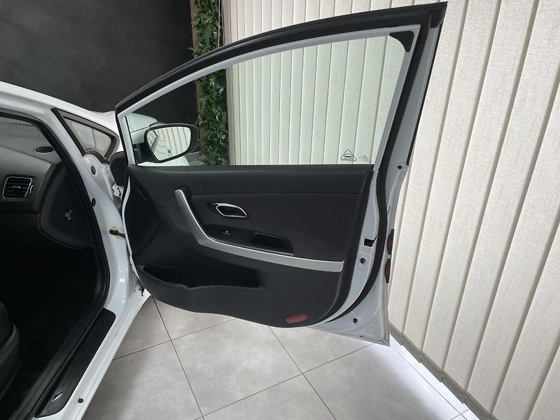 Kia Ceed 1.4 i ČR 1.MAJ.REZERVACE  - fotka 13 z 24