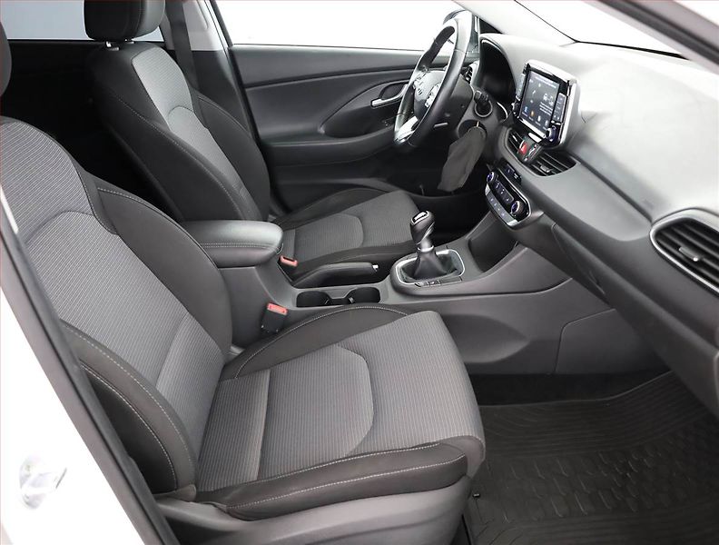 Hyundai i30 (2019) Trikolor 1.0 T-GDI, ČR,1.maj - fotka 7 z 17