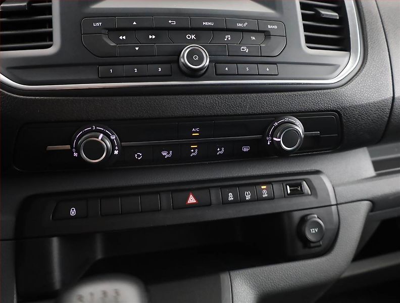 Peugeot Expert (2019) 2.0 BlueHDi, Bus, 8Míst, ČR - fotka 8 z 18