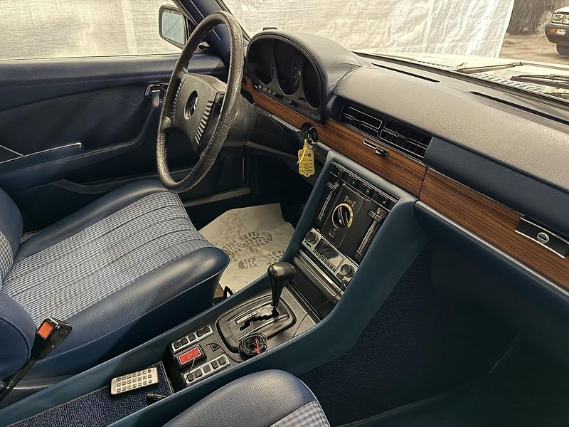 Mercedes-Benz 116 (1975) 280SE,AT,VELMI PĚKNÝ - fotka 9 z 24