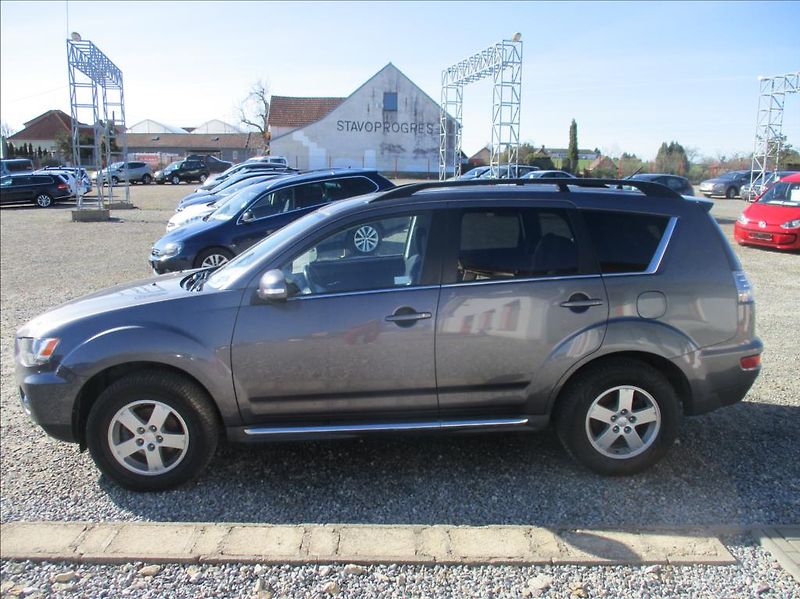 Mitsubishi Outlander 2,2 DI-D, Automat,4x4, klima, - fotka 4 z 32
