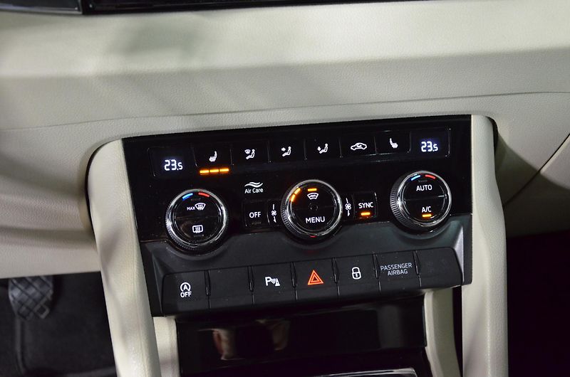 Škoda Karoq (2019) 1.6TDI 85 Style - fotka 16 z 19