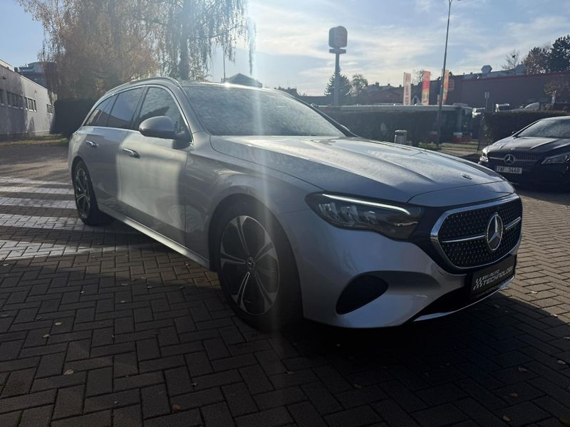 Mercedes-Benz Třídy E (2024) E 300 de 4MATIC kombi - fotka 4 z 23