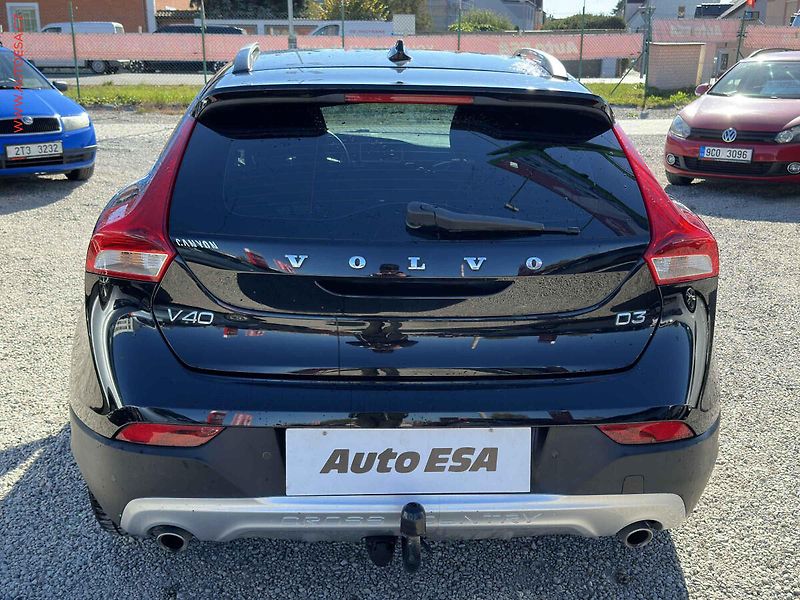 Volvo V40 (2016) 2.0 D3, 2.maj, AT, výhřev - fotka 5 z 21