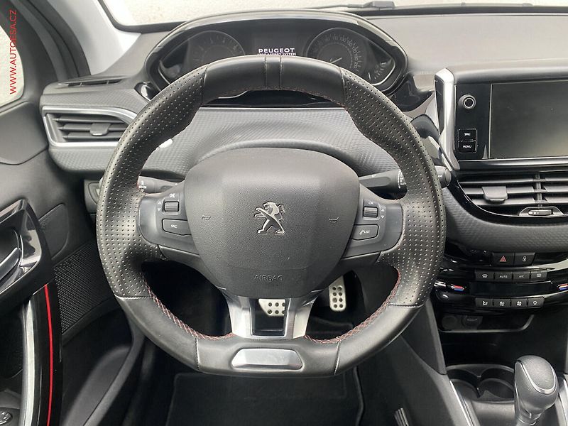 Peugeot 208 (2019) 1.2 PT, GT Line, AT, panor - fotka 11 z 18