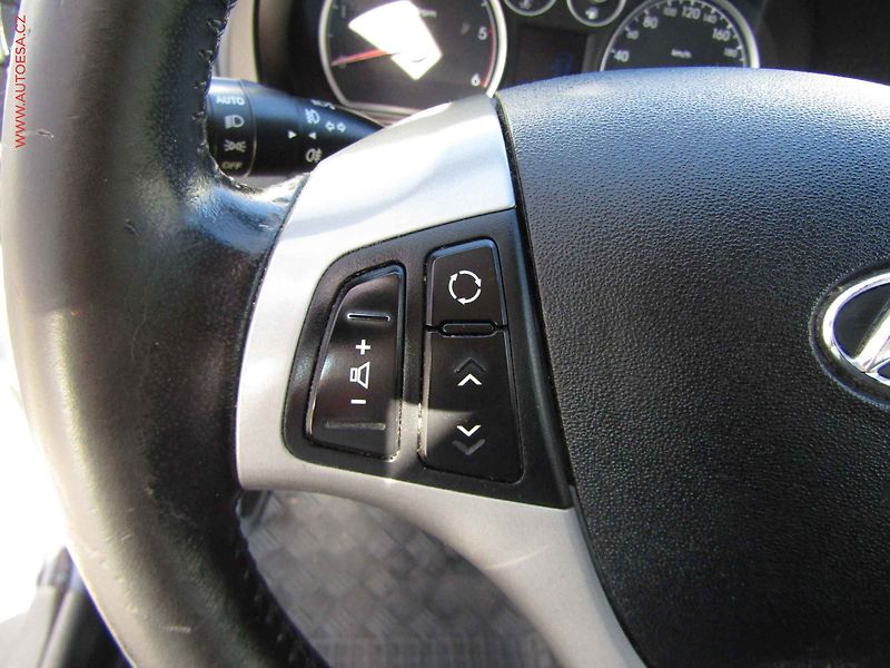Hyundai i30 (2012) 1.6 CRDi, ČR, AC, tempo - fotka 12 z 16
