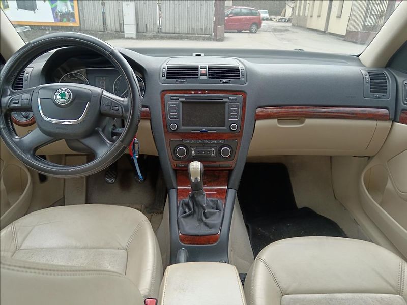 Škoda Octavia 2,0 TDi CR  Elegance - fotka 16 z 22