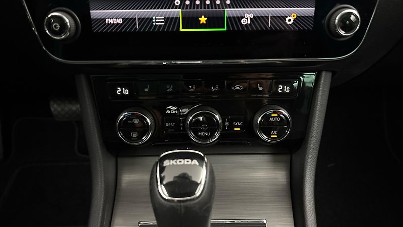 Škoda Superb 2.0 TSI DSG Style - fotka 13 z 31
