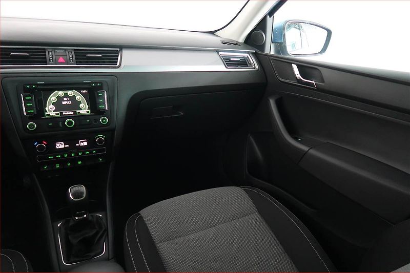 Škoda Rapid (2012) Elegance 1.6 TDI, Navi - fotka 8 z 17