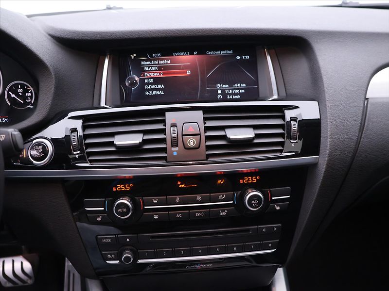 BMW X4 3,0 35d xDrive 230kW M-Packet - fotka 24 z 38
