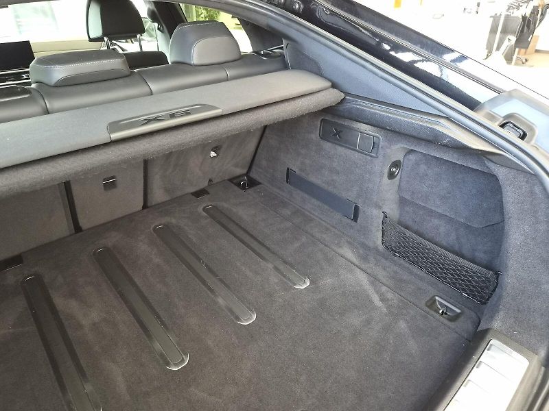 BMW X6 M60i xDrive - fotka 10 z 40