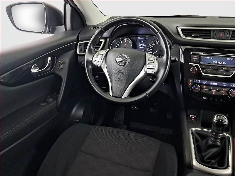 Nissan Qashqai (2015) 1.2 DIG-T, Tempomat - fotka 7 z 17