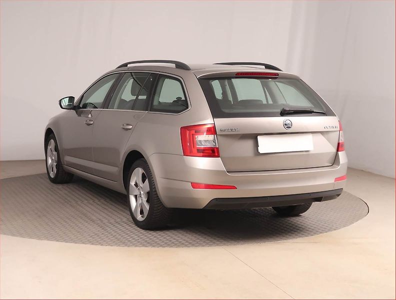Škoda Octavia (2013) Elegance 1.6 TDI, Automat - fotka 4 z 16