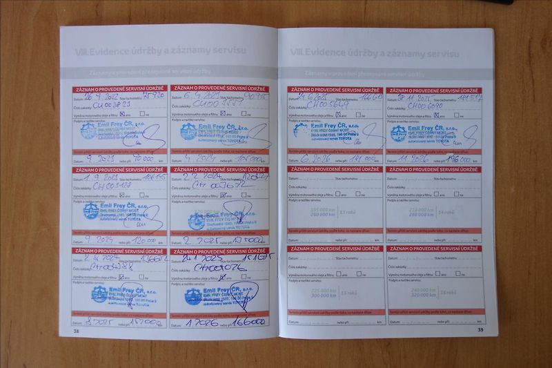 Toyota Corolla 1,6 VVT-i, ČR, 1 MAJ.,SERV.KN. - fotka 39 z 40