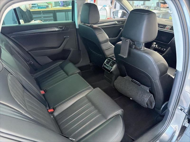 Škoda Superb 2,0 TDI,WEBASTO,TAŽNÉ - fotka 8 z 10