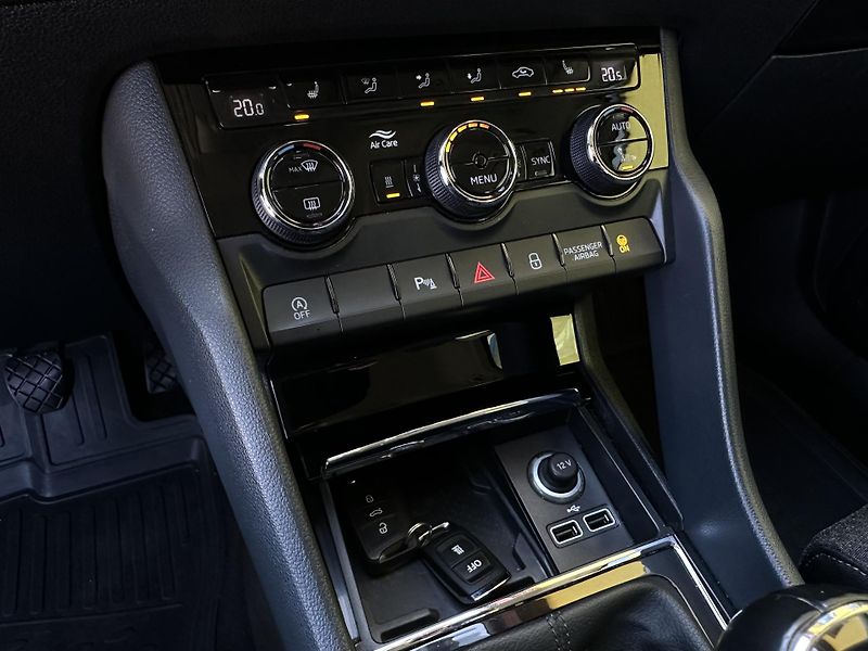 Škoda Karoq (2018) 1.5TSI/110kW*1.Maj.Webasto *TZ - fotka 19 z 40