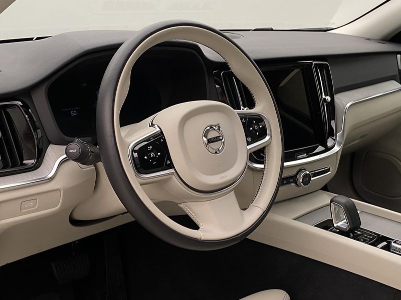 Volvo V60 B4 DARK PLUS AUT CZ - fotka 18 z 51