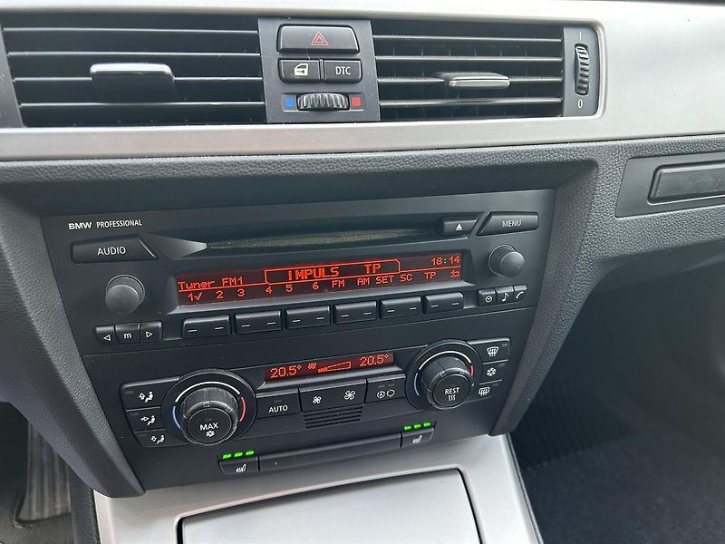BMW Řada 3 320i  - fotka 32 z 51