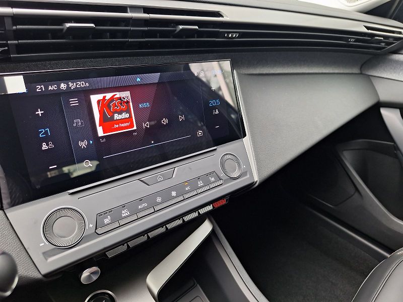 Peugeot 308 (2026) SW STYLE Hybrid 145 e-DCS6 - fotka 15 z 20
