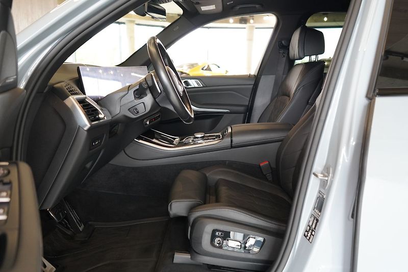 BMW X5 30d xDrive, Masáž, Nezávislé - fotka 17 z 44