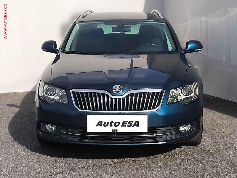 Škoda Superb (2015) 2.0 TDi, Bixenon, park.čidla - fotka 2 z 19