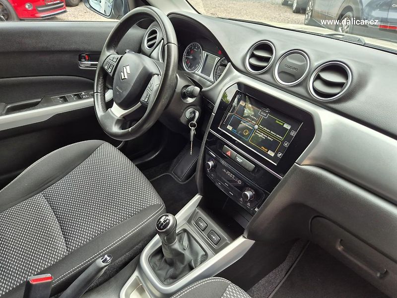 Suzuki Vitara (2017) 1.6VVT 88KW COMFORT NAVI - fotka 35 z 52