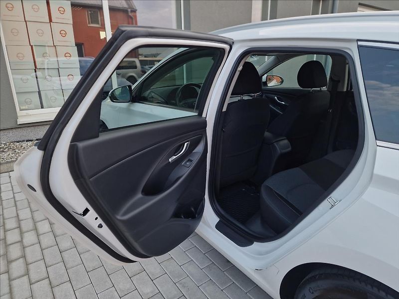 Hyundai i30 1.0T-Gdi Smart Kombi,ČR,1.Maj - fotka 17 z 50