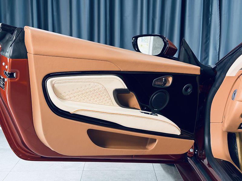 Aston Martin DBS (2019) 5.2.V12*Q*SUPERLEGGERA*CERAM - fotka 21 z 50