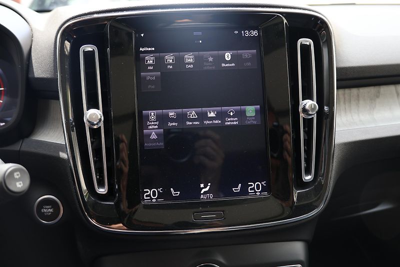 Volvo XC40 (2020) D3 AWD Inscription - fotka 14 z 24