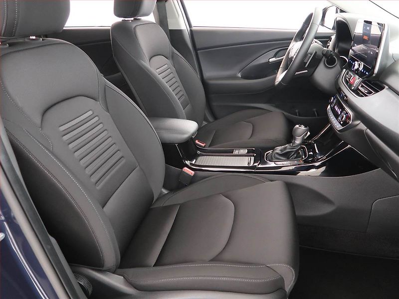 Hyundai i30 (2025) 1.0 T-GDI, Style, FullLed - fotka 9 z 19