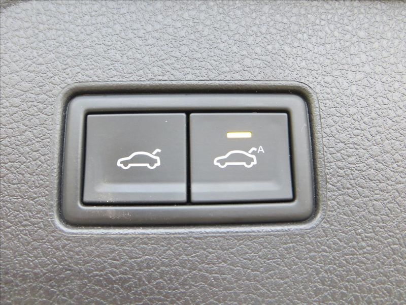 Volkswagen Passat 2,0 TDI 110kW Business DSG ČR - fotka 8 z 28