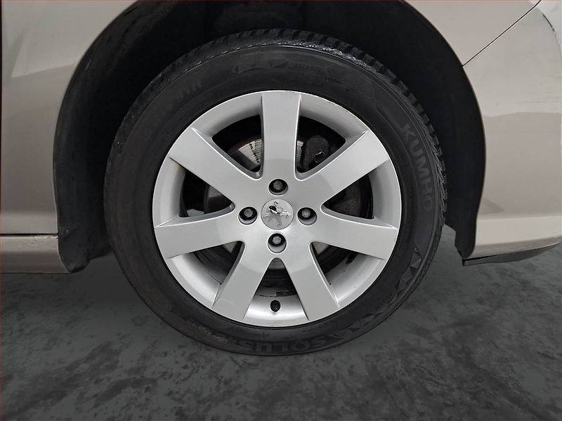 Peugeot 308 (2011) 1.6 HDi, 7 míst, Eko.zaplacen - fotka 15 z 17