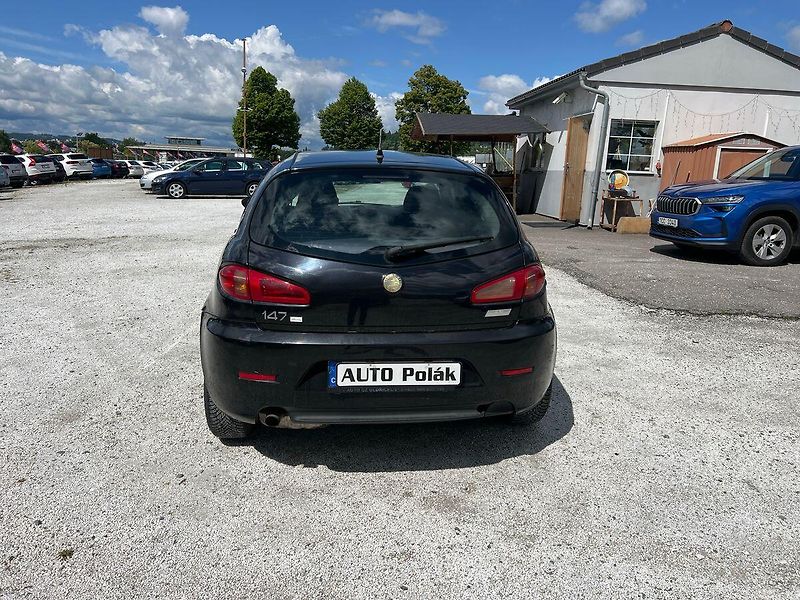 Alfa Romeo 147 1,6 16 V - fotka 12 z 15