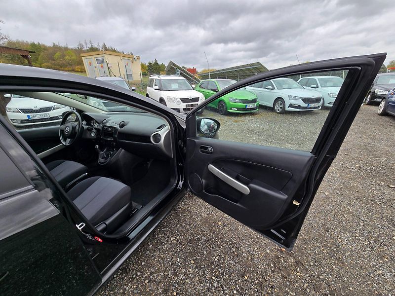 Mazda 2 (2010) 1.3 MZR 55KE klima - fotka 20 z 23