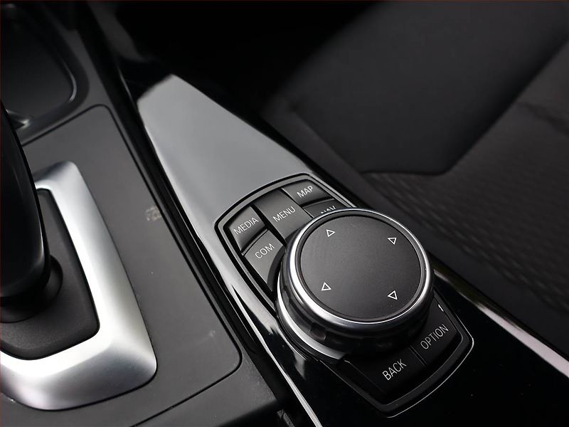BMW Řada 3 (2016) 330 d xDrive, 4X4, Automat - fotka 17 z 20