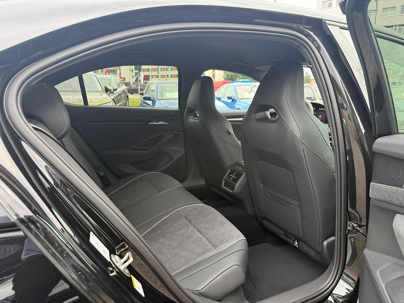 Škoda Superb Sportline 1,5 TSI iV 200 kW DS - fotka 23 z 27