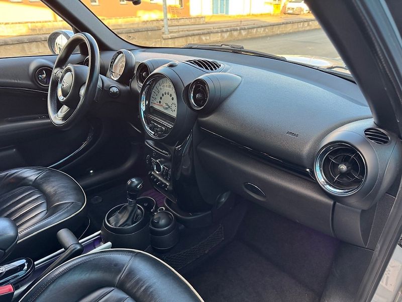 Mini Cooper (2013) 2.0 D 105kW ALL4 AUT - fotka 27 z 47