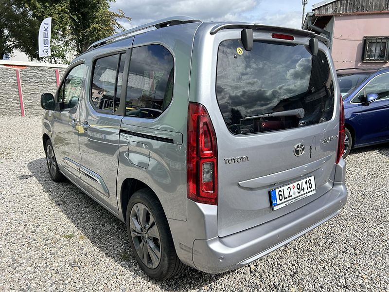 Toyota ProAce City Verso (2022) 1.2i96KW automat - fotka 9 z 26