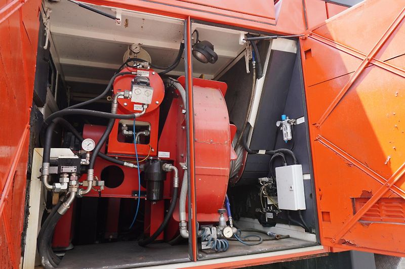 MAN TGS (2012) 35.440 8x4 / MTS SB299 vacuum  - fotka 12 z 24