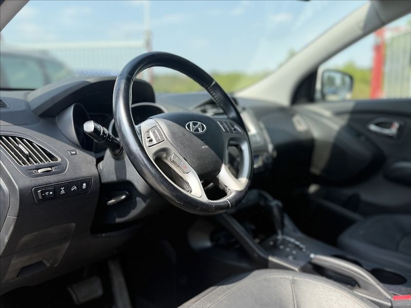 Hyundai ix35 2,0 135kW A/T NAVI PANO 4X4 - fotka 10 z 32