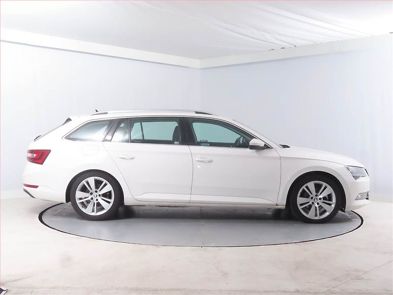 Škoda Superb (2016) Style 2.0 TDI, Navi, Xenony - fotka 6 z 21