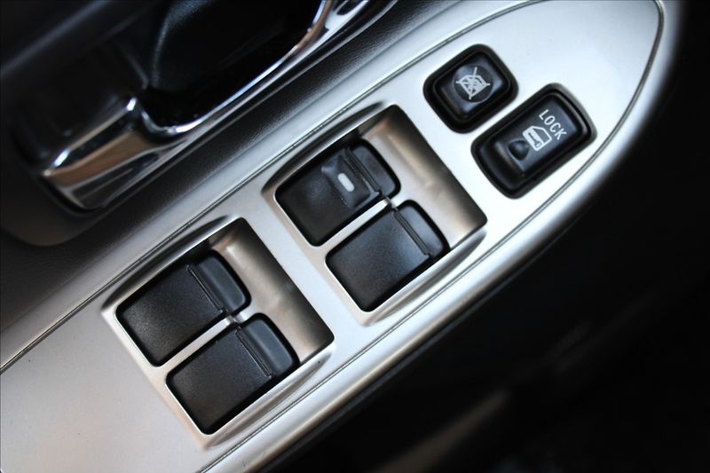Mitsubishi Pajero 3,2 DI-D  ČR,AUTOMAT,4x4,7MÍST - fotka 22 z 38